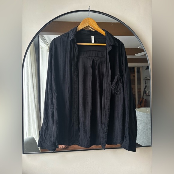 GENTLE FAWN | Piage button down top | size medium - Picture 2 of 5